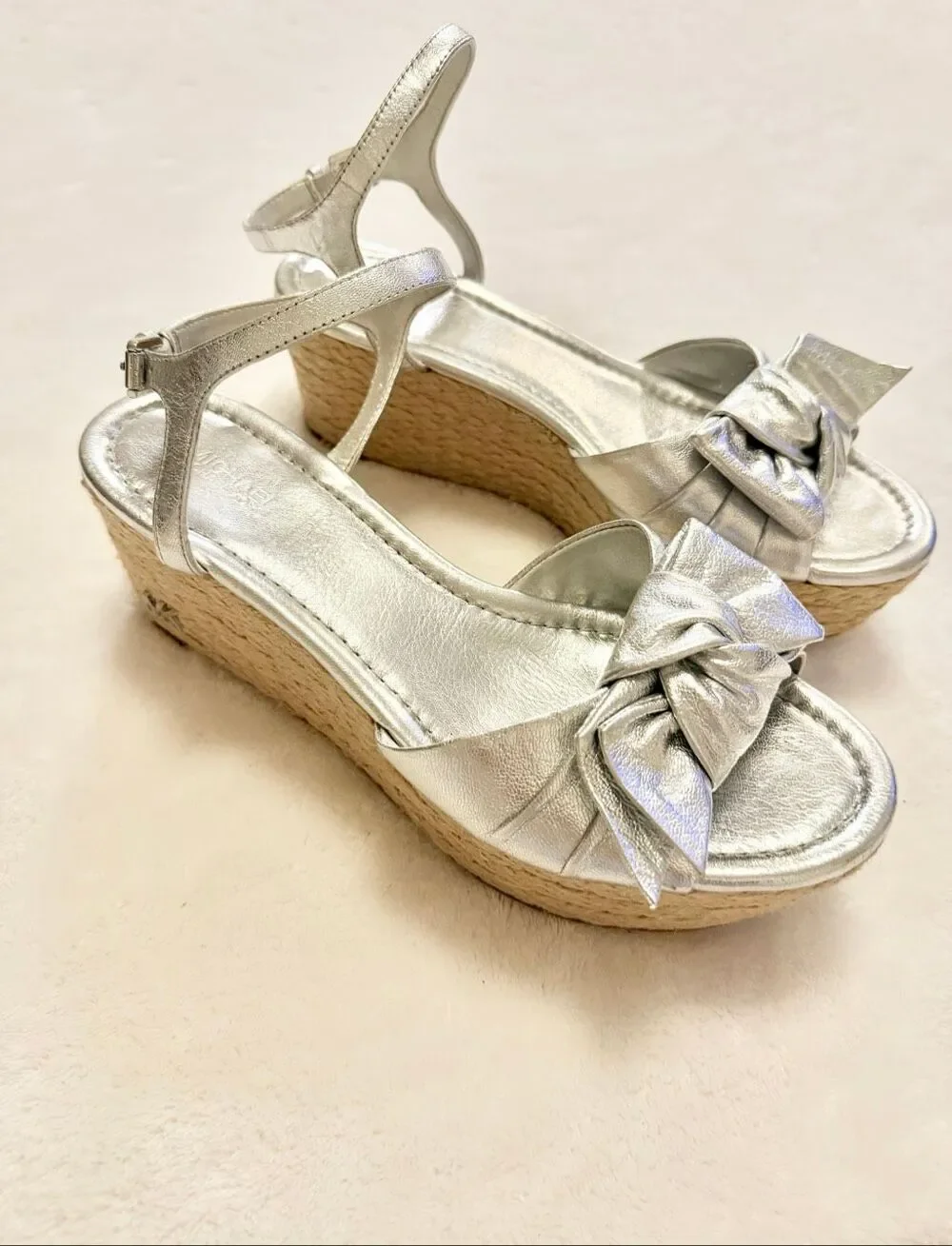 Michael Kors Silver Metallic Leather Bow Espadrille Wedge Sandals Size 8 (EU 38)